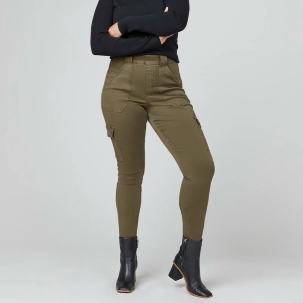 NWT‎ Spanx Women’s Stretch Twill Ankle Cargo Pants Darkened Olive Green Small